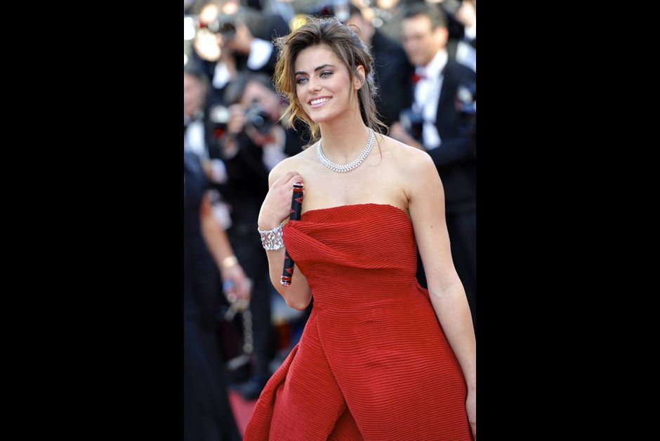 Η νόθα εγγονή του Αλέν Ντελόν - Μια καλλονή που του μοιάζει [εικόνες] | iefimerida.gr 0