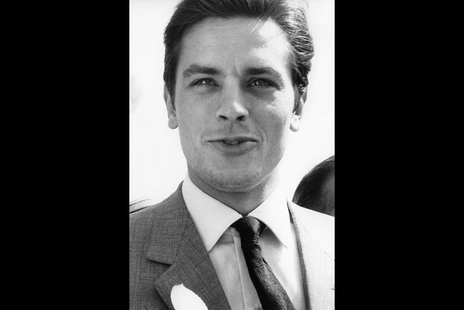 Η νόθα εγγονή του Αλέν Ντελόν - Μια καλλονή που του μοιάζει [εικόνες] | iefimerida.gr 3