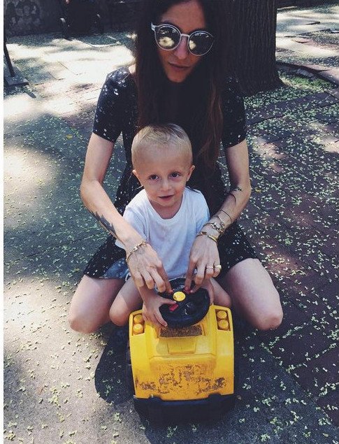 Εγκυος για δεύτερη φορά η Σοφία Καρβέλα -Δείχνει με καμάρι τη φουσκωμένη κοιλίτσα [εικόνες] | iefimerida.gr 1