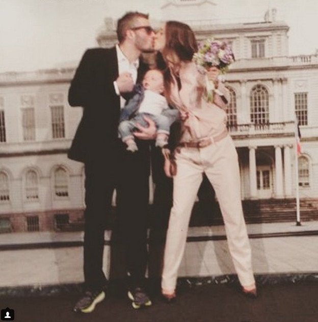 Εγκυος για δεύτερη φορά η Σοφία Καρβέλα -Δείχνει με καμάρι τη φουσκωμένη κοιλίτσα [εικόνες] | iefimerida.gr 2