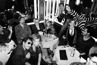 Ιρίνα Ιονέσκο: Η σκοτεινή φωτογράφος που μετέτρεψε την 11χρονη κόρη της σε ίνδαλμα-νυμφίδιο [εικόνες] | iefimerida.gr 16