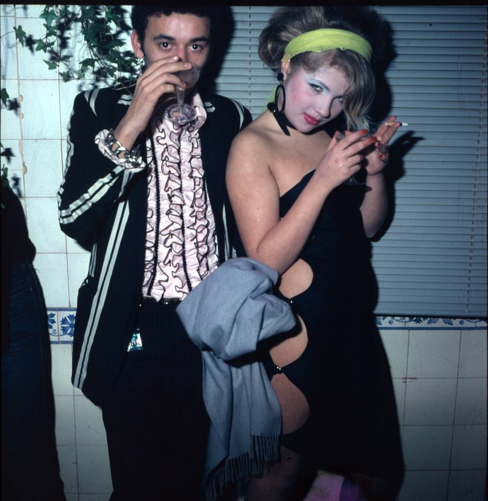 Ιρίνα Ιονέσκο: Η σκοτεινή φωτογράφος που μετέτρεψε την 11χρονη κόρη της σε ίνδαλμα-νυμφίδιο [εικόνες] | iefimerida.gr 11