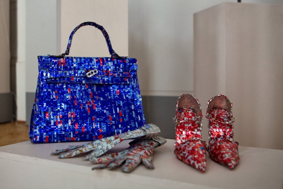 Γλυπτική καθηλωτική από κουτάκια Coca Cola και αλουμίνιο [εικόνες] | iefimerida.gr 8