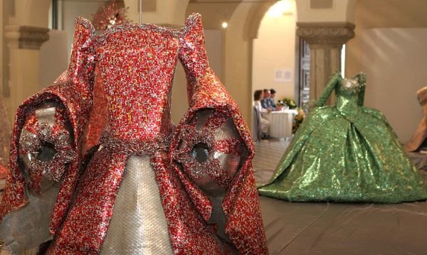 Γλυπτική καθηλωτική από κουτάκια Coca Cola και αλουμίνιο [εικόνες] | iefimerida.gr 7