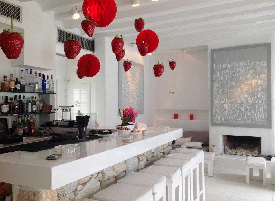 Η νέα ζωή της Σοφίας Αλιμπέρτη -Το γουστόζικο μπαρ πάνω στο κύμα που άνοιξε [εικόνες] | iefimerida.gr 13