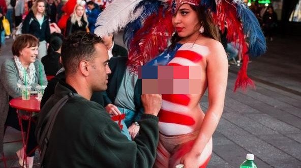 Τα γυμνόστηθα κορίτσια της Times Square που ο δήμαρχος της Νέας Υόρκης θέλει να διώξει [εικόνες] | iefimerida.gr 15