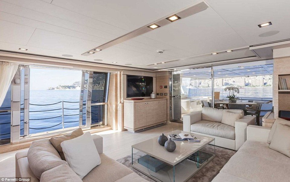 Το αξίας 5,4 εκατ. ευρώ 33 μέτρων γιοτ που βυθίστηκε στην Ψαρού -Ο μυστηριώδης ιδιοκτήτης του [εικόνες & βίντεο] | iefimerida.gr 4