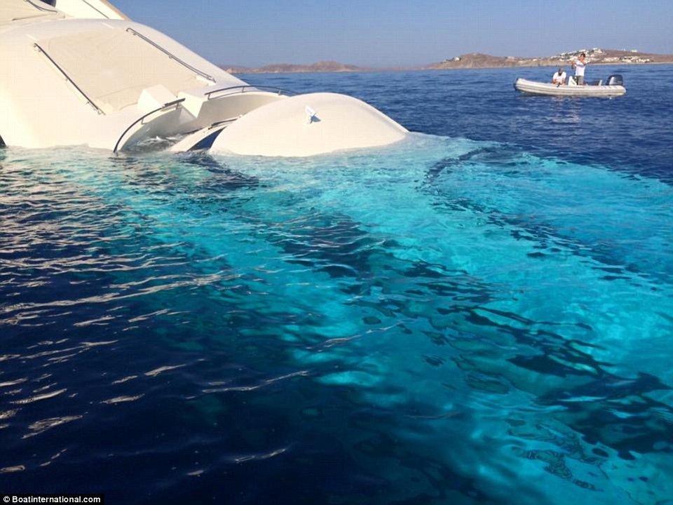 Το αξίας 5,4 εκατ. ευρώ 33 μέτρων γιοτ που βυθίστηκε στην Ψαρού -Ο μυστηριώδης ιδιοκτήτης του [εικόνες & βίντεο] | iefimerida.gr 2