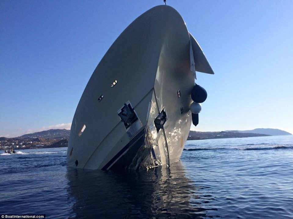 Το αξίας 5,4 εκατ. ευρώ 33 μέτρων γιοτ που βυθίστηκε στην Ψαρού -Ο μυστηριώδης ιδιοκτήτης του [εικόνες & βίντεο] | iefimerida.gr 3