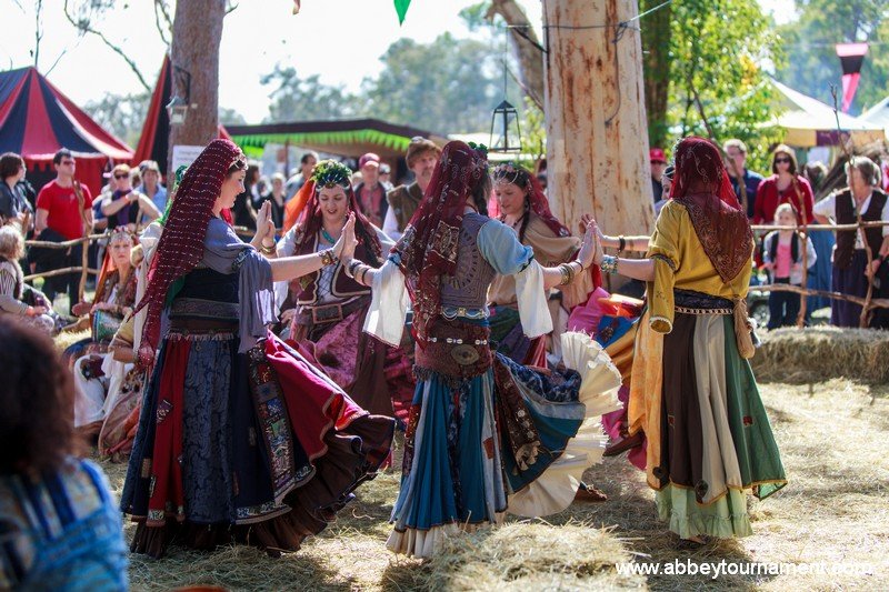 Ετσι ζουν οι Ρομά - Αγνωστα στιγμιότυπα της καθημερινότητάς τους - Χορός, χρώμα, φαγητό [εικόνες] | iefimerida.gr 6