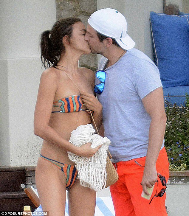 Ιρίνα Σάικ: Χωρίς μακιγιάζ και με μικροσκοπικό καυτό μπικίνι [εικόνες] | iefimerida.gr 0