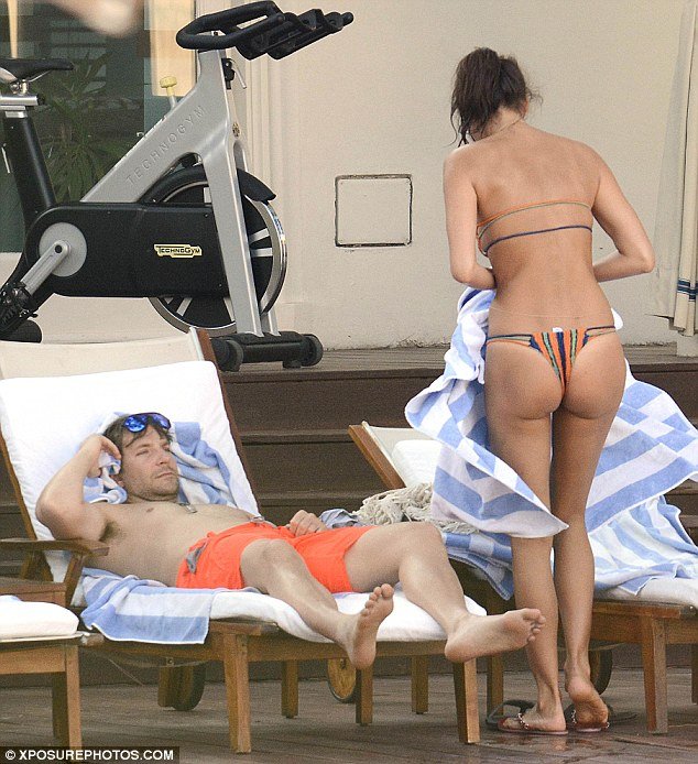 Ιρίνα Σάικ: Χωρίς μακιγιάζ και με μικροσκοπικό καυτό μπικίνι [εικόνες] | iefimerida.gr 2