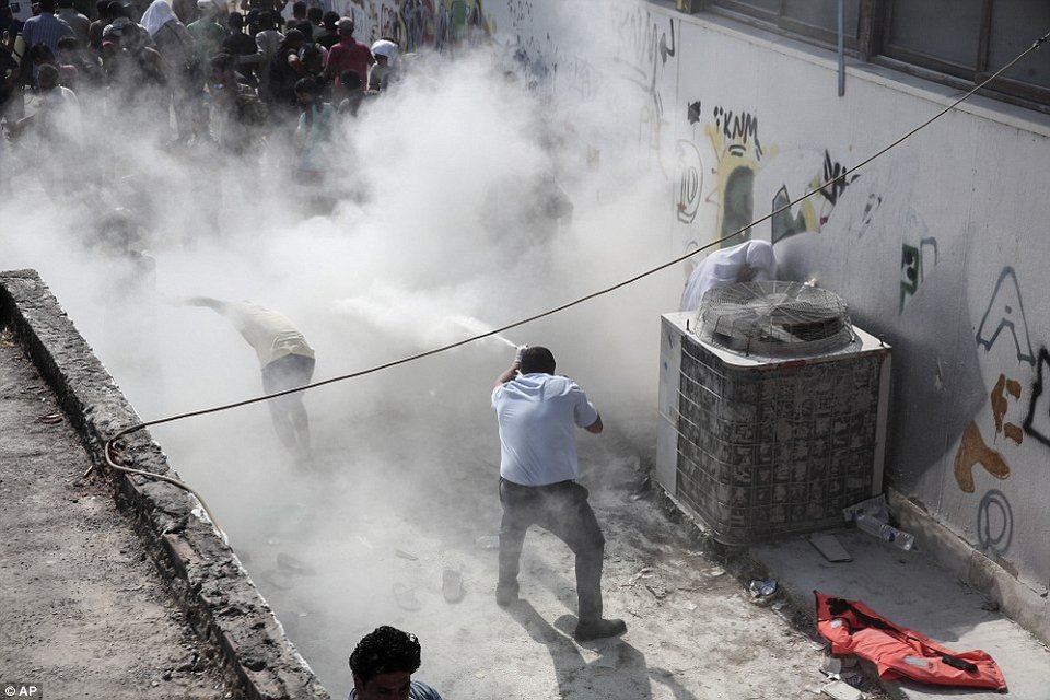 Απόλυτο χάος στην Κω - Συγκρούσεις αστυνομικών με μετανάστες [εικόνες & βίντεο] | iefimerida.gr 5