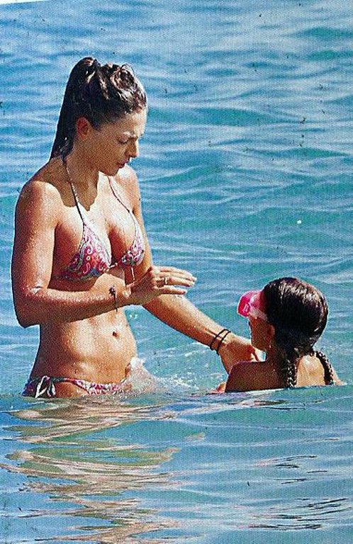 Η Κατερίνα Λάσπα είναι φέτες... Εκοψε ανάσες στην παραλία [εικόνες] | iefimerida.gr 1