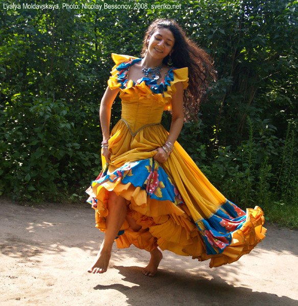 Ετσι ζουν οι Ρομά - Αγνωστα στιγμιότυπα της καθημερινότητάς τους - Χορός, χρώμα, φαγητό [εικόνες] | iefimerida.gr 25