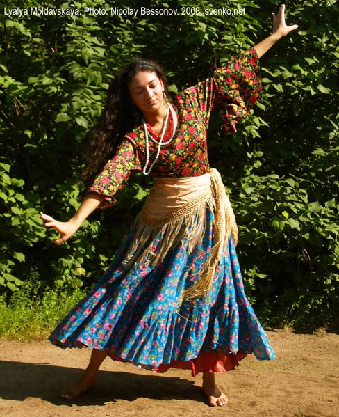 Ετσι ζουν οι Ρομά - Αγνωστα στιγμιότυπα της καθημερινότητάς τους - Χορός, χρώμα, φαγητό [εικόνες] | iefimerida.gr 24