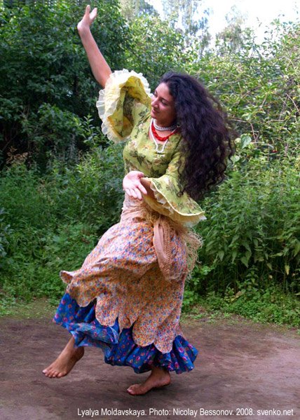 Ετσι ζουν οι Ρομά - Αγνωστα στιγμιότυπα της καθημερινότητάς τους - Χορός, χρώμα, φαγητό [εικόνες] | iefimerida.gr 28