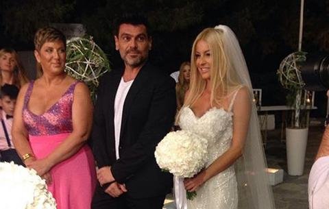 Παντρεύτηκε ο πρώην της Παπαρίζου -Ντυμένος casual με μια νύφη... κόλαση! [εικόνες] | iefimerida.gr 5