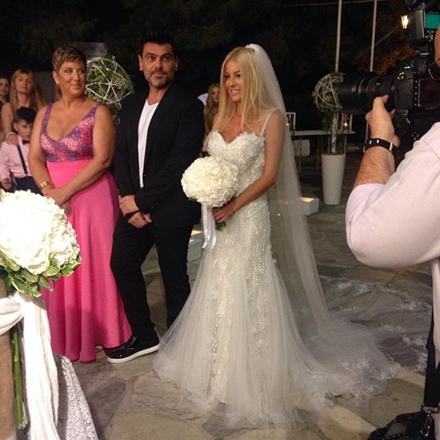 Παντρεύτηκε ο πρώην της Παπαρίζου -Ντυμένος casual με μια νύφη... κόλαση! [εικόνες] | iefimerida.gr 1