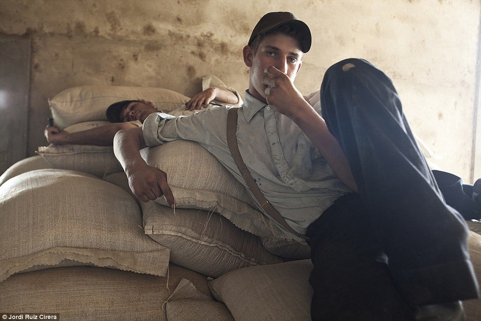 Το χωριό που ξέχασε ο χρόνος: Οι κάτοικοί του ζουν όπως το '50 -Ρούχα και σπίτια άλλης εποχής [εικόνες]  | iefimerida.gr 0