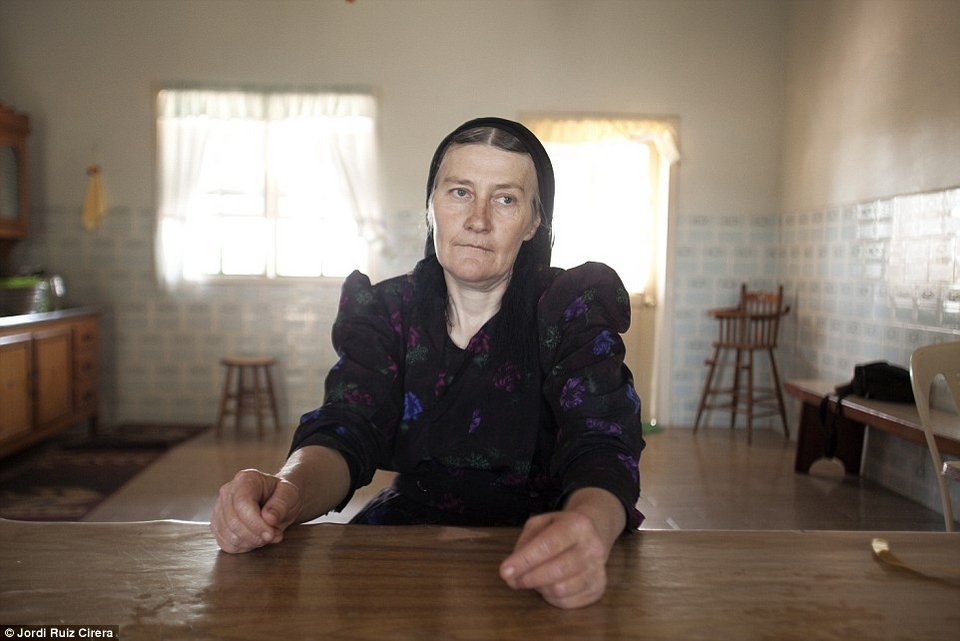 Το χωριό που ξέχασε ο χρόνος: Οι κάτοικοί του ζουν όπως το '50 -Ρούχα και σπίτια άλλης εποχής [εικόνες]  | iefimerida.gr 8