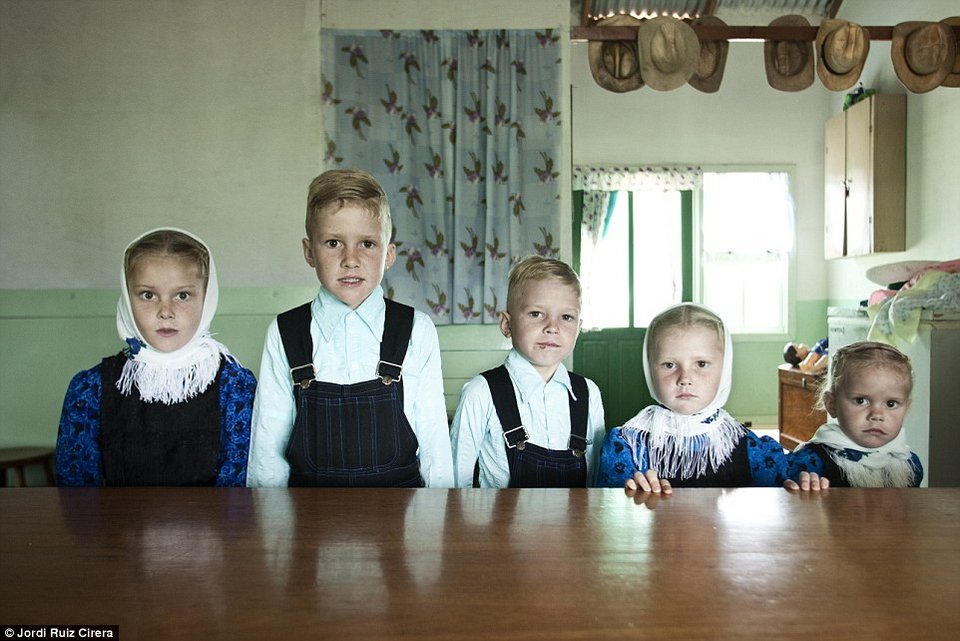 Το χωριό που ξέχασε ο χρόνος: Οι κάτοικοί του ζουν όπως το '50 -Ρούχα και σπίτια άλλης εποχής [εικόνες]  | iefimerida.gr 9