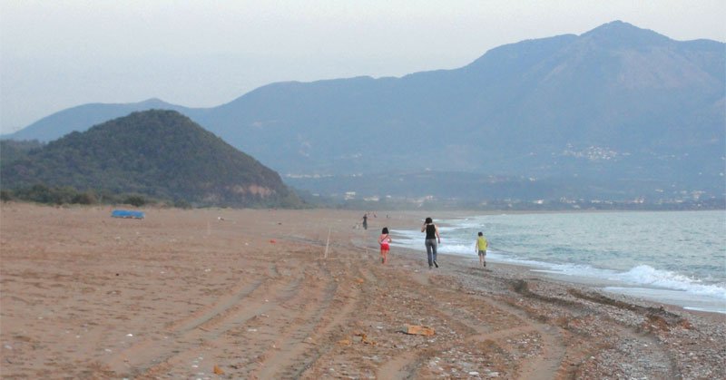 Ιδιαίτερες, αμμώδεις, βοτσαλωτές, απόκρημνες, ερημικές: Οι πιο παρθένες παραλίες στην Ελλάδα [εικόνες] | iefimerida.gr 5