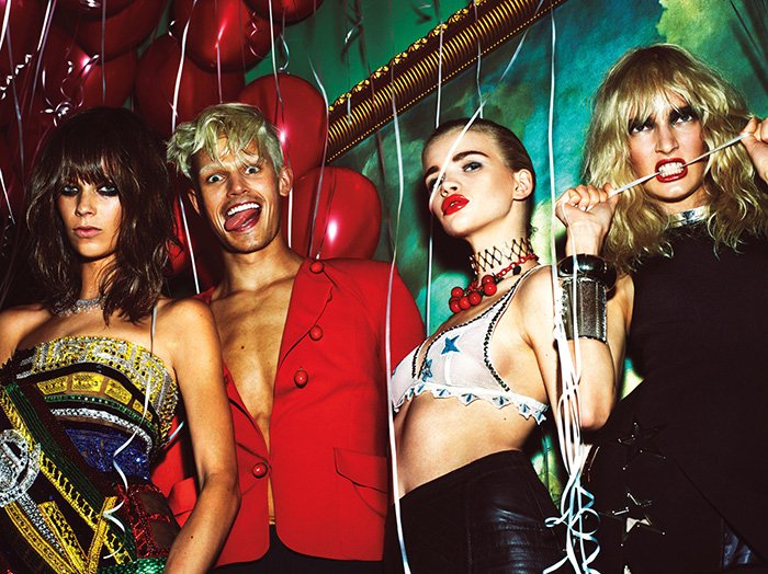 Η Μάιλι Σάιρους σε πάρτι οργίων με τις φίλες της [εικόνες]  | iefimerida.gr 1