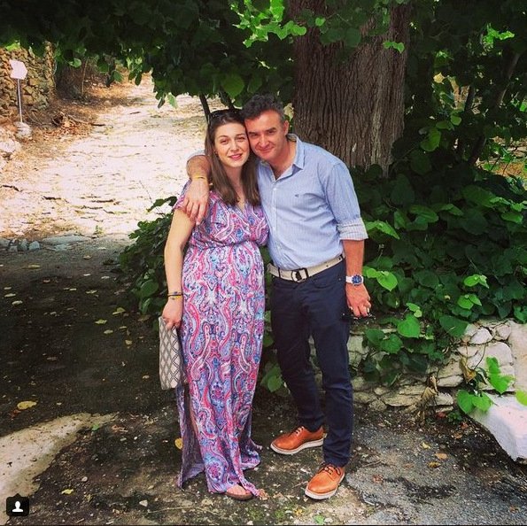 Ο βουλευτής του Ποταμιού Νίκος Ορφανός και η δημοσιογράφος σύζυγός του έγιναν γονείς [εικόνες]  | iefimerida.gr 0