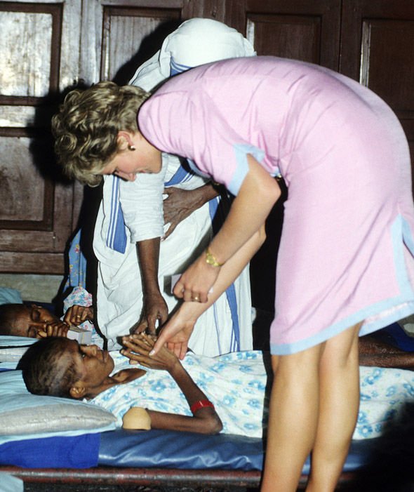 Πριγκίπισσα Νταϊάνα: 18 χρόνια μετά το θάνατό της -Οι θεωρίες συνωμοσίας πίσω από το δυστύχημα στο Παρίσι [εικόνες & βίντεο] | iefimerida.gr 15