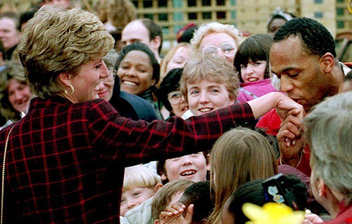 Πριγκίπισσα Νταϊάνα: 18 χρόνια μετά το θάνατό της -Οι θεωρίες συνωμοσίας πίσω από το δυστύχημα στο Παρίσι [εικόνες & βίντεο] | iefimerida.gr 8