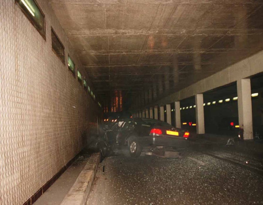 Πριγκίπισσα Νταϊάνα: 18 χρόνια μετά το θάνατό της -Οι θεωρίες συνωμοσίας πίσω από το δυστύχημα στο Παρίσι [εικόνες & βίντεο] | iefimerida.gr 3