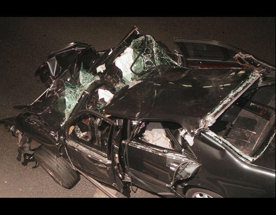 Πριγκίπισσα Νταϊάνα: 18 χρόνια μετά το θάνατό της -Οι θεωρίες συνωμοσίας πίσω από το δυστύχημα στο Παρίσι [εικόνες & βίντεο] | iefimerida.gr 4