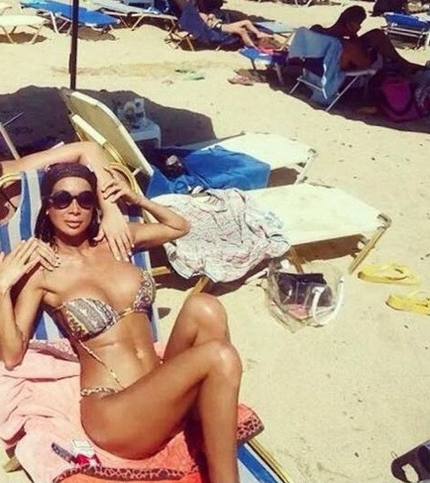 Η πιο... καυτή Πάολα - Στην παραλία με μικροσκοπικό μπικίνι [εικόνα] | iefimerida.gr 0