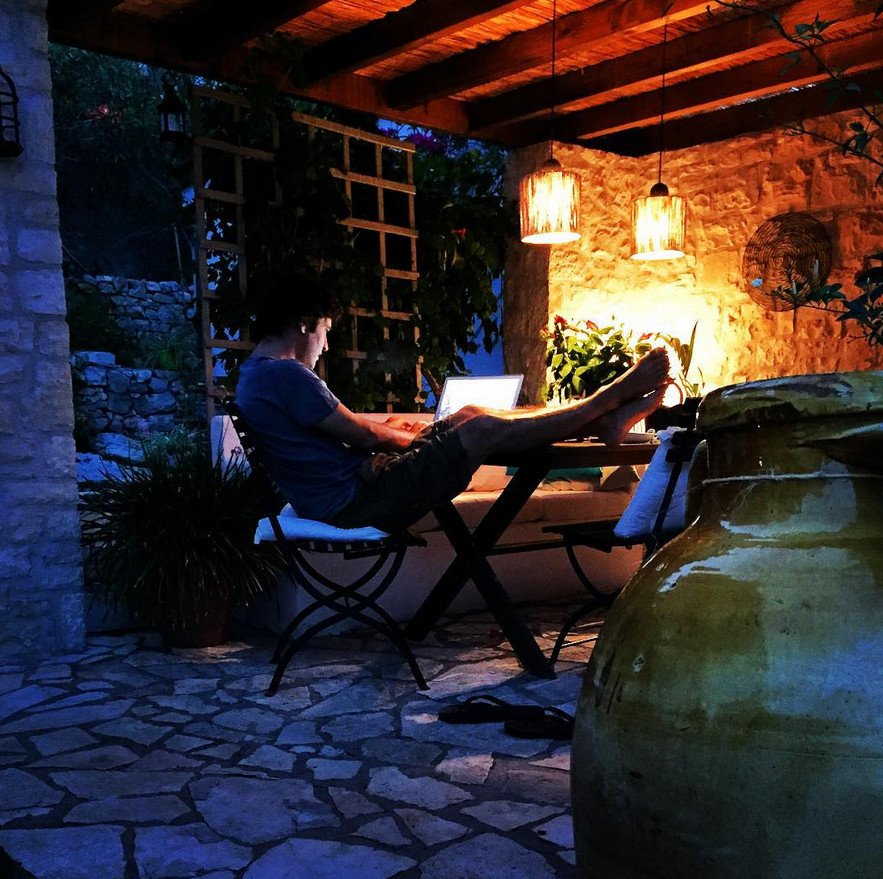 Αυτός είναι ο παράδεισος του Χριστόφορου Παπακαλιάτη [εικόνες] | iefimerida.gr 7