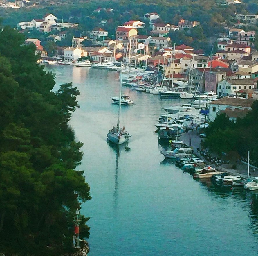 Αυτός είναι ο παράδεισος του Χριστόφορου Παπακαλιάτη [εικόνες] | iefimerida.gr 0