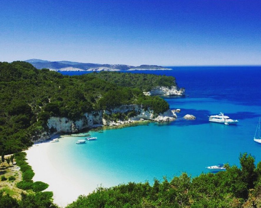 Αυτός είναι ο παράδεισος του Χριστόφορου Παπακαλιάτη [εικόνες] | iefimerida.gr 1