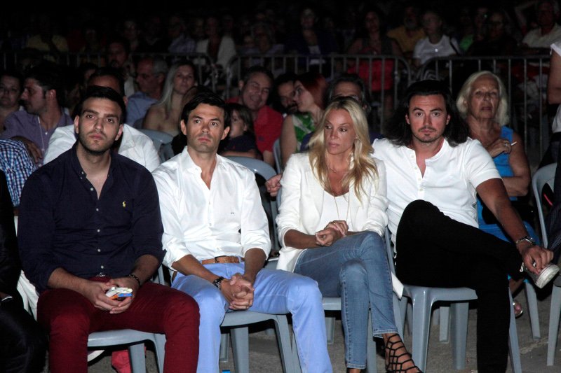 Η υπουργός Τουρισμού τραγούδησε για την πανσέληνο – Η Αλκηστις Πρωτοψάλτη σε μια μαγική βραδιά στο Μαραθώνα [εικόνες] | iefimerida.gr 11