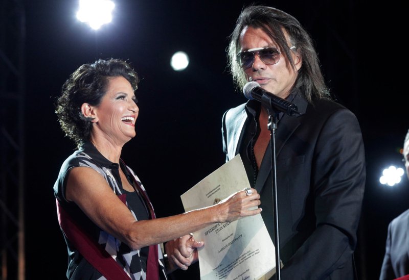 Η υπουργός Τουρισμού τραγούδησε για την πανσέληνο – Η Αλκηστις Πρωτοψάλτη σε μια μαγική βραδιά στο Μαραθώνα [εικόνες] | iefimerida.gr 4