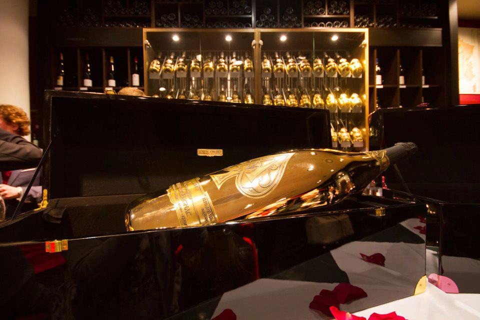 Σαμπάνια 120.000 ευρώ σερβίρει το Nammos στη Μύκονο - Ο τιμοκατάλογος που προκαλεί ζαλάδα [εικόνες] | iefimerida.gr 2