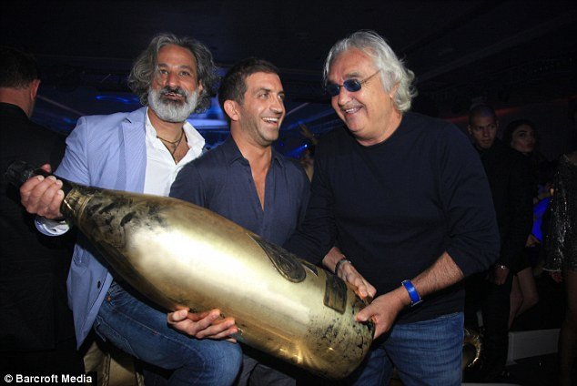 Σαμπάνια 120.000 ευρώ σερβίρει το Nammos στη Μύκονο - Ο τιμοκατάλογος που προκαλεί ζαλάδα [εικόνες] | iefimerida.gr 3