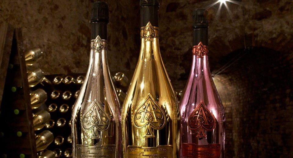 Σαμπάνια 120.000 ευρώ σερβίρει το Nammos στη Μύκονο - Ο τιμοκατάλογος που προκαλεί ζαλάδα [εικόνες] | iefimerida.gr 4