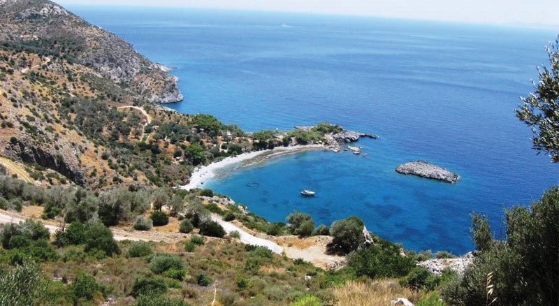 Ιδιαίτερες, αμμώδεις, βοτσαλωτές, απόκρημνες, ερημικές: Οι πιο παρθένες παραλίες στην Ελλάδα [εικόνες] | iefimerida.gr 7