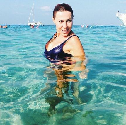 Η Στέλλα Γεωργιάδου δείχνει πώς είναι το σώμα της χωρίς ρετούς [εικόνες]  | iefimerida.gr 0