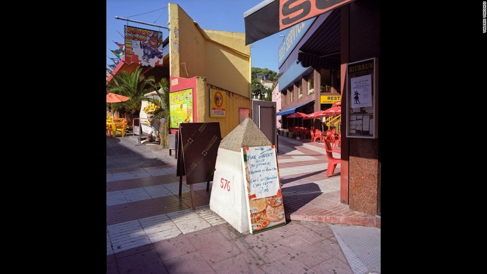 Ενα διεθνές καφέ, μισό στη Γερμανία, μισό στην Ελβετία - Τα αόρατα σύνορα της Ευρώπης [εικόνες] | iefimerida.gr 2