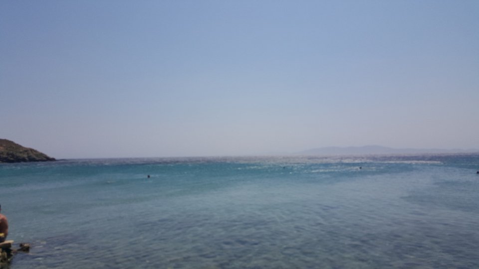 Ο δημοσιογράφος Αντώνης Δελατόλας έσωσε από βέβαιο πνιγμό δύο 15χρονα κορίτσια στην Τήνο [εικόνες και βίντεο] | iefimerida.gr 0