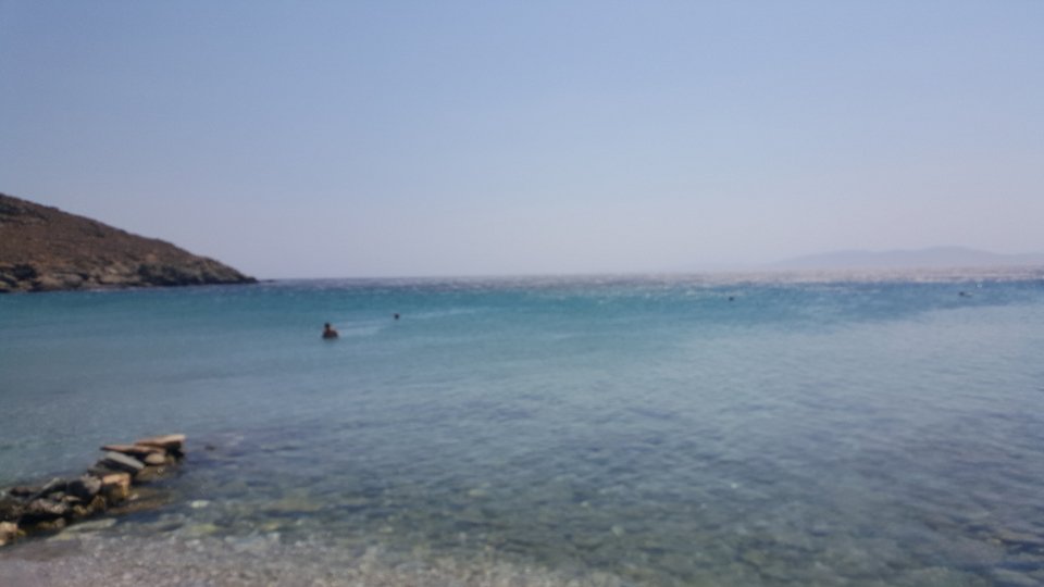 Ο δημοσιογράφος Αντώνης Δελατόλας έσωσε από βέβαιο πνιγμό δύο 15χρονα κορίτσια στην Τήνο [εικόνες και βίντεο] | iefimerida.gr 1