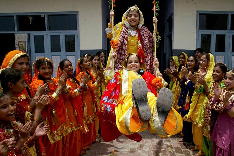 Το πολύχρωμο φεστιβάλ Τιτζ στην Ινδία που γιορτάζει τον γάμο και την αφοσίωση [εικόνες] | iefimerida.gr 0