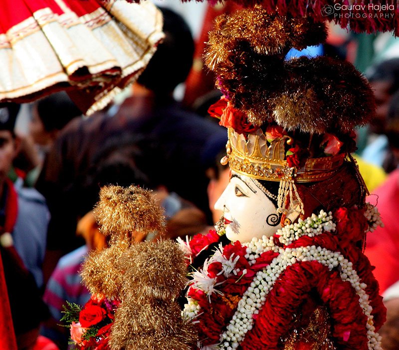 Το πολύχρωμο φεστιβάλ Τιτζ στην Ινδία που γιορτάζει τον γάμο και την αφοσίωση [εικόνες] | iefimerida.gr 1