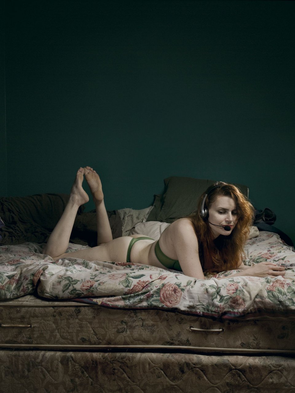 Οι πραγματικές ζωές των ανθρώπων πίσω από τις υπηρεσίες τηλεφωνικού σεξ -Ιστορίες που συγκλονίζουν [εικόνες] | iefimerida.gr 6